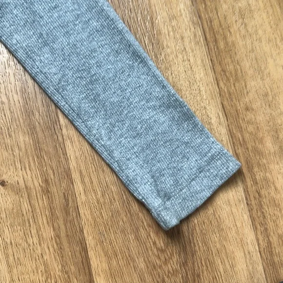 Universal Thread Ribbed V-neck Long Sleeve Top - Picture 5 of 5